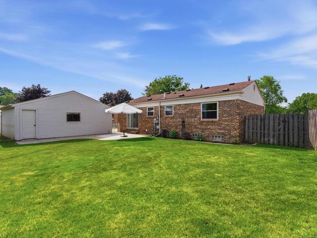 15637 Cox Street, Clinton Township, MI 48038