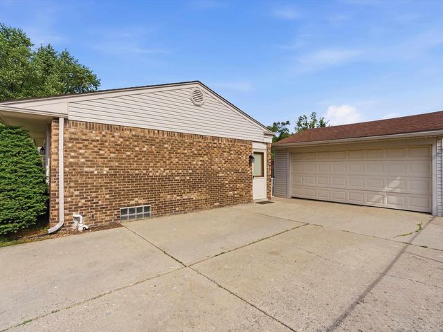 15637 Cox Street, Clinton Township, MI 48038
