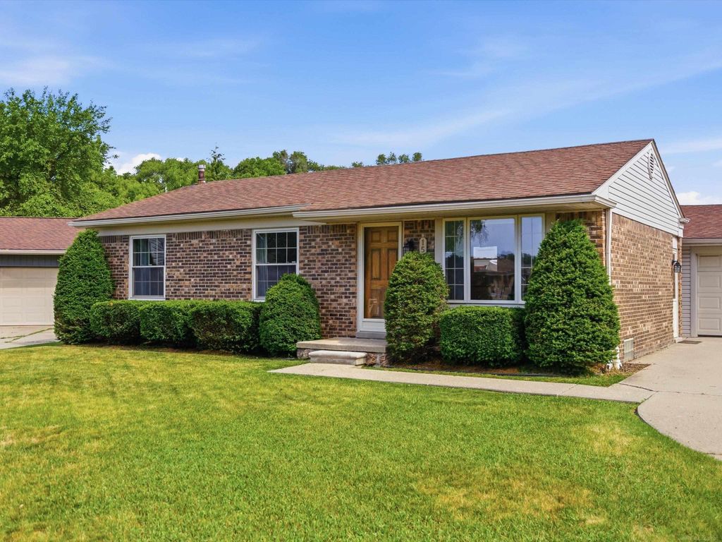 15637 Cox Street, Clinton Township, MI 48038