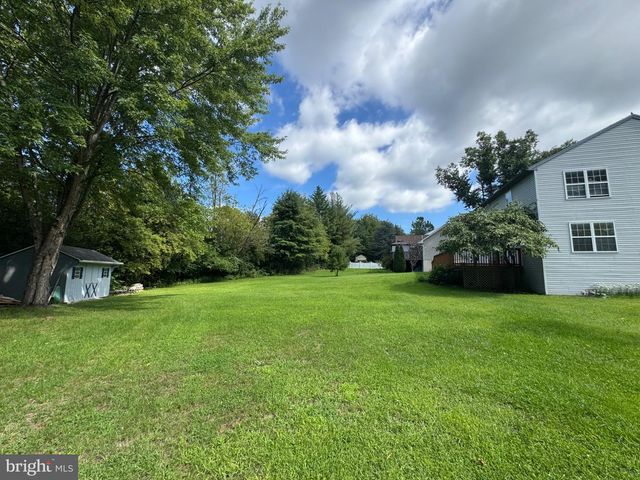 1199 ASHBOURNE DR, Reading, PA 19605