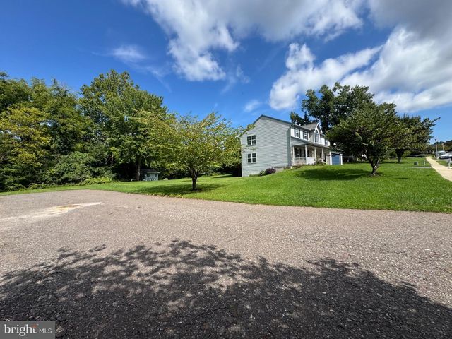 1199 ASHBOURNE DR, Reading, PA 19605
