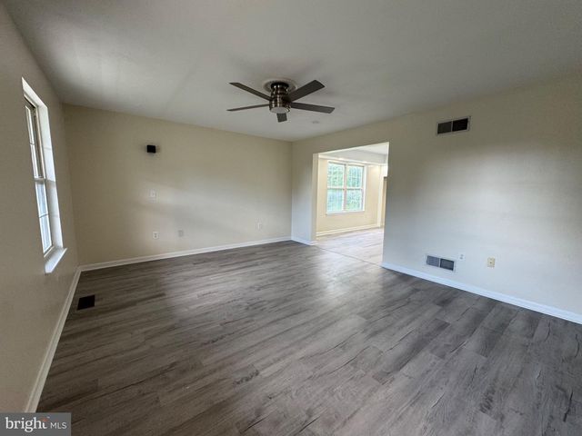 1199 ASHBOURNE DR, Reading, PA 19605