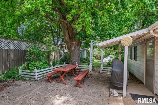 1520 N 4TH Street, Springfield, IL 62702