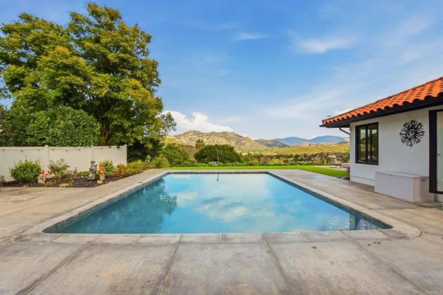 15647 Calistoga Drive, Ramona, CA 92065