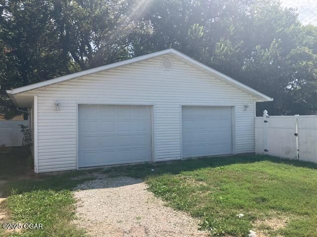 421 E McKinney Street, Neosho, MO 64850