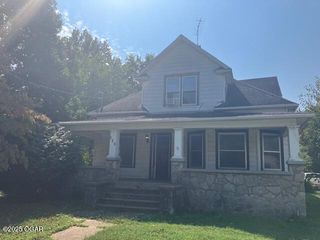 421 E McKinney Street, Neosho, MO 64850