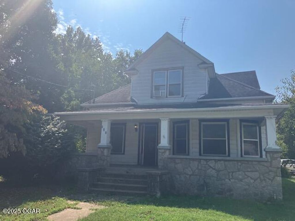 421 E McKinney Street, Neosho, MO 64850