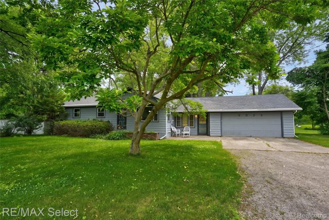 3323 E Carpenter Road, Genesee Charter Township, MI 48506