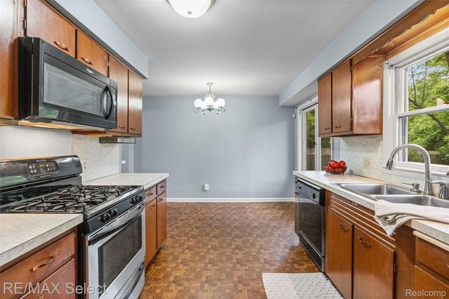 3323 E Carpenter Road, Genesee Charter Township, MI 48506