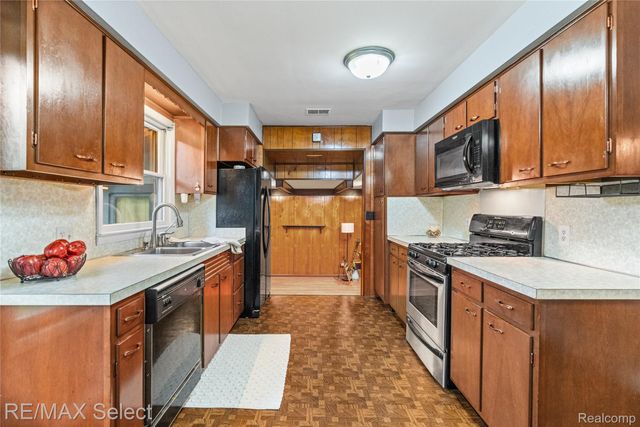 3323 E Carpenter Road, Genesee Charter Township, MI 48506