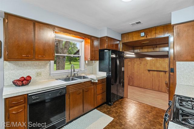 3323 E Carpenter Road, Genesee Charter Township, MI 48506