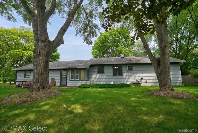 3323 E Carpenter Road, Genesee Charter Township, MI 48506