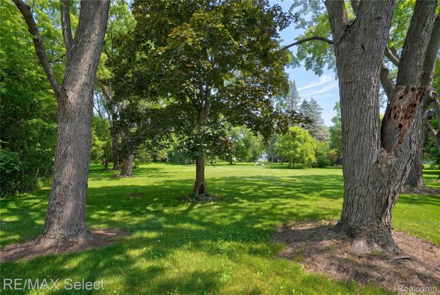 3323 E Carpenter Road, Genesee Charter Township, MI 48506