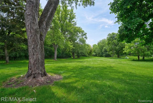 3323 E Carpenter Road, Genesee Charter Township, MI 48506