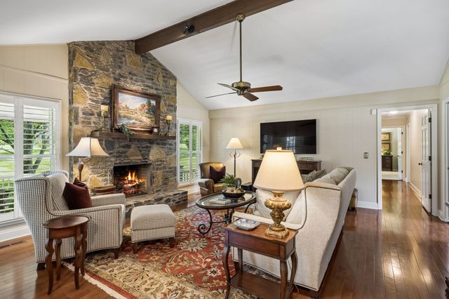 8136 Moores Ln, Brentwood, TN 37027