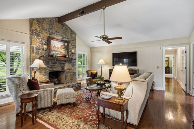 8136 Moores Ln, Brentwood, TN 37027