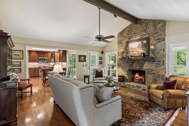8136 Moores Ln, Brentwood, TN 37027