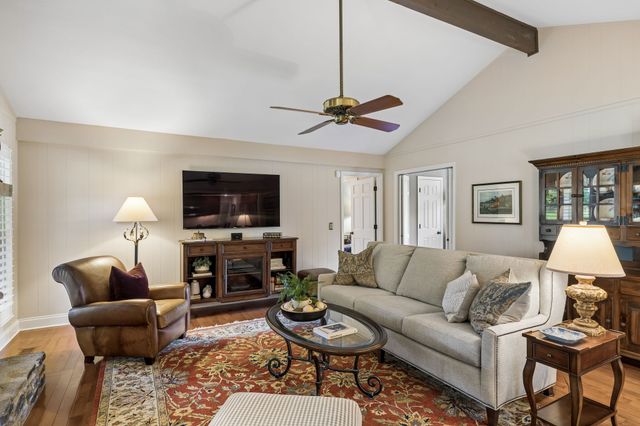 8136 Moores Ln, Brentwood, TN 37027