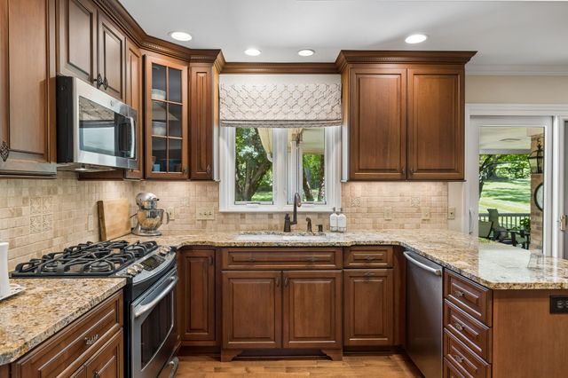 8136 Moores Ln, Brentwood, TN 37027