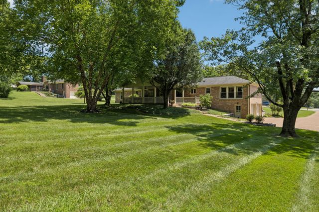 8136 Moores Ln, Brentwood, TN 37027