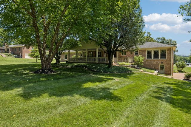 8136 Moores Ln, Brentwood, TN 37027
