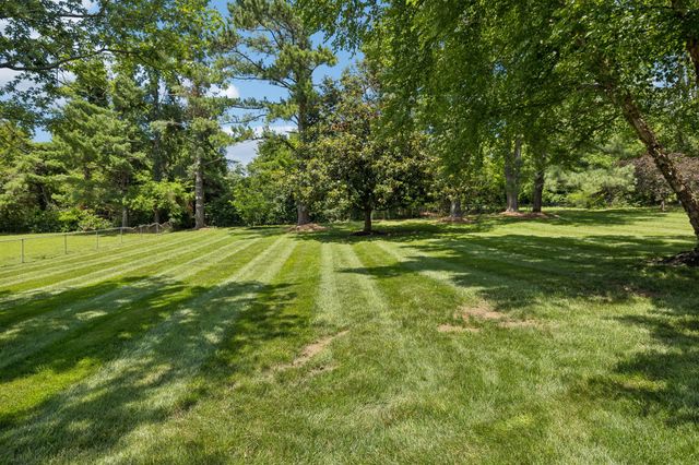 8136 Moores Ln, Brentwood, TN 37027