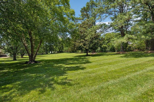 8136 Moores Ln, Brentwood, TN 37027