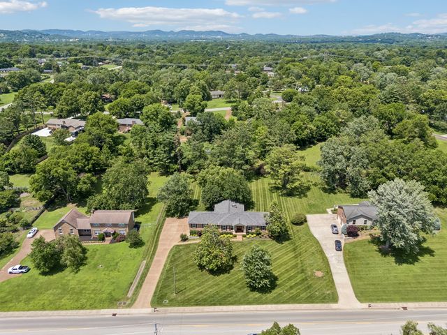 8136 Moores Ln, Brentwood, TN 37027