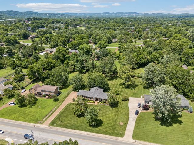 8136 Moores Ln, Brentwood, TN 37027