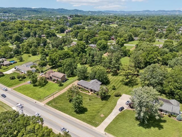 8136 Moores Ln, Brentwood, TN 37027