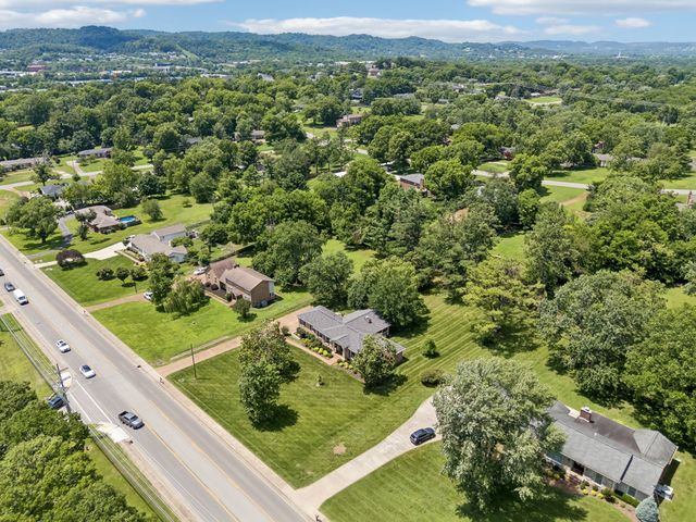 8136 Moores Ln, Brentwood, TN 37027