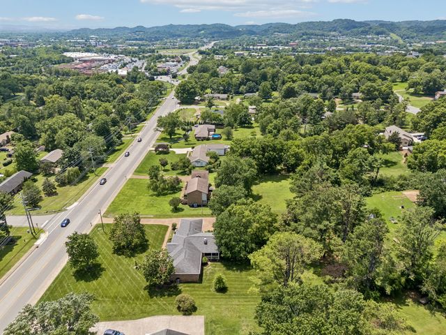 8136 Moores Ln, Brentwood, TN 37027