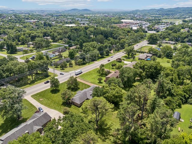 8136 Moores Ln, Brentwood, TN 37027
