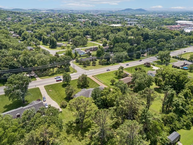 8136 Moores Ln, Brentwood, TN 37027