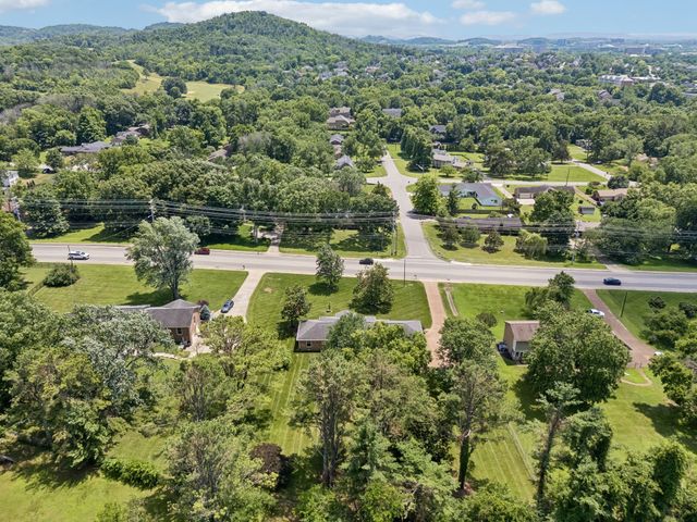 8136 Moores Ln, Brentwood, TN 37027