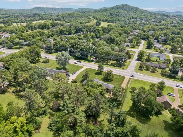 8136 Moores Ln, Brentwood, TN 37027