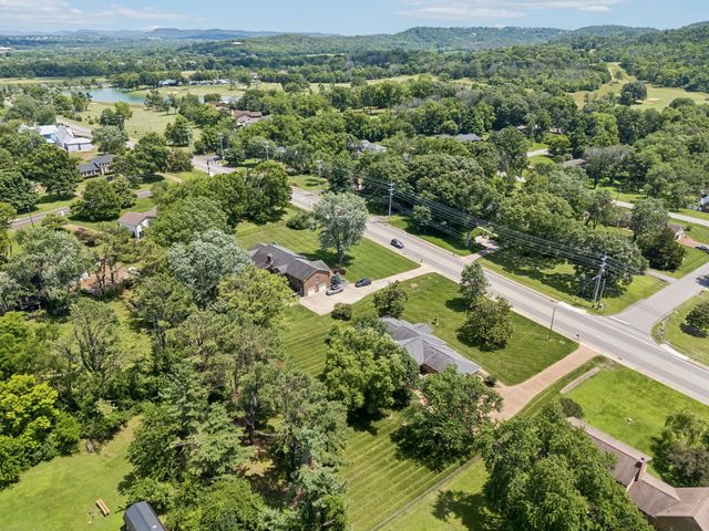 8136 Moores Ln, Brentwood, TN 37027