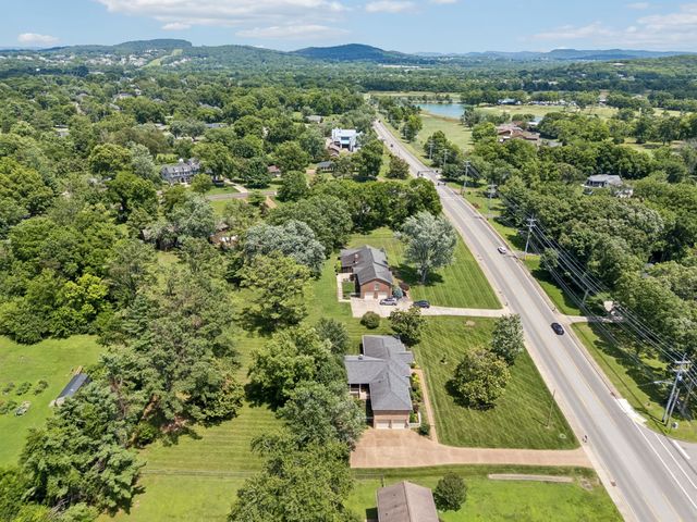 8136 Moores Ln, Brentwood, TN 37027