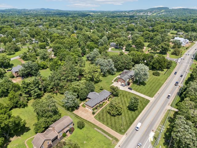 8136 Moores Ln, Brentwood, TN 37027