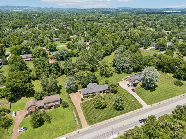 8136 Moores Ln, Brentwood, TN 37027