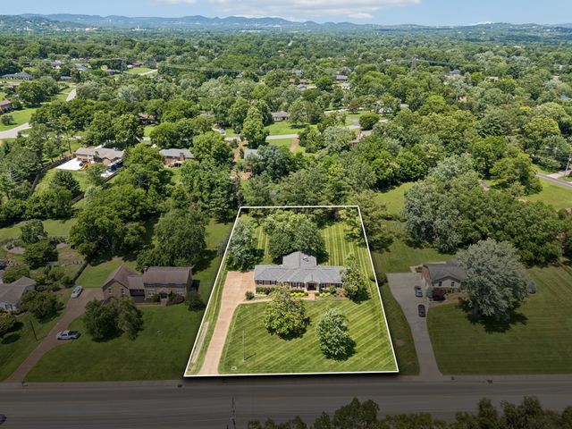 8136 Moores Ln, Brentwood, TN 37027