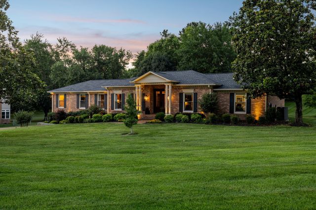 8136 Moores Ln, Brentwood, TN 37027