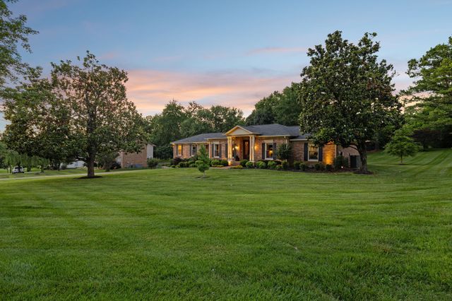 8136 Moores Ln, Brentwood, TN 37027