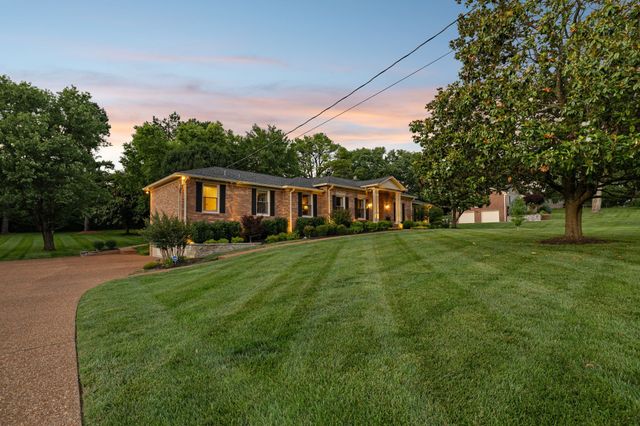 8136 Moores Ln, Brentwood, TN 37027