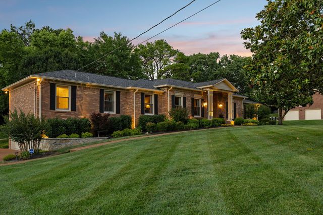 8136 Moores Ln, Brentwood, TN 37027