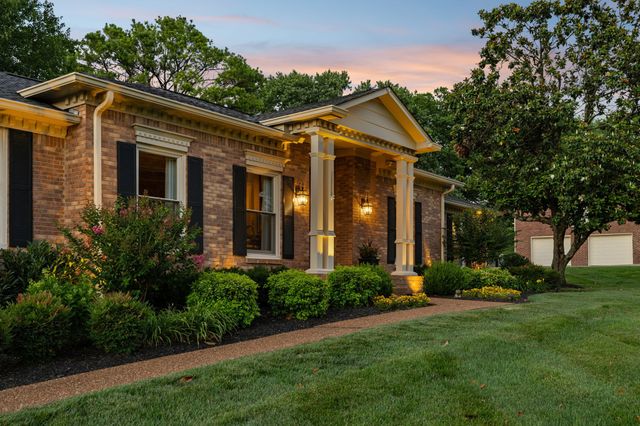 8136 Moores Ln, Brentwood, TN 37027