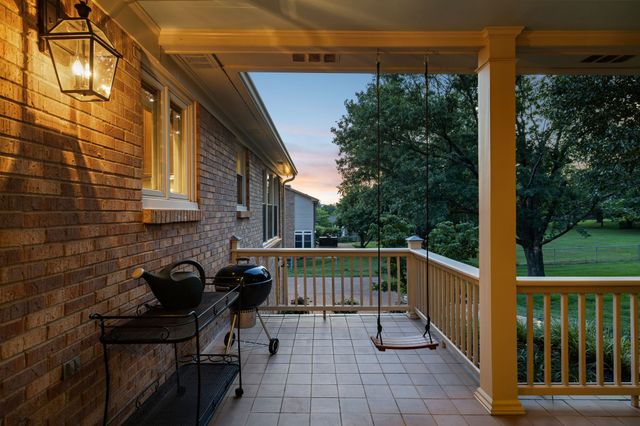 8136 Moores Ln, Brentwood, TN 37027