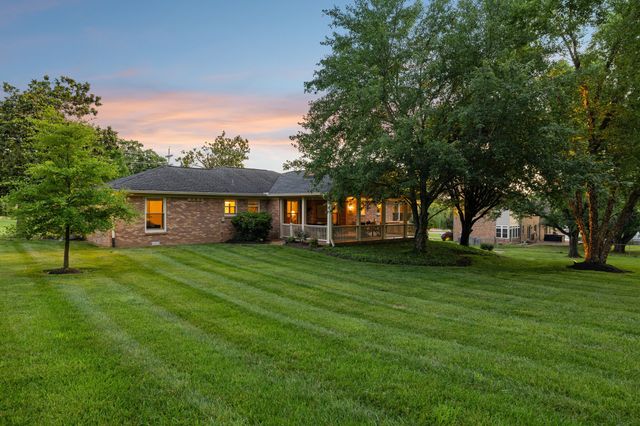 8136 Moores Ln, Brentwood, TN 37027
