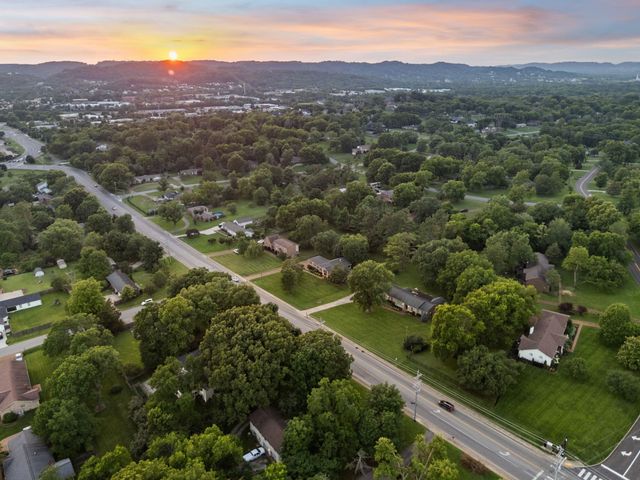 8136 Moores Ln, Brentwood, TN 37027