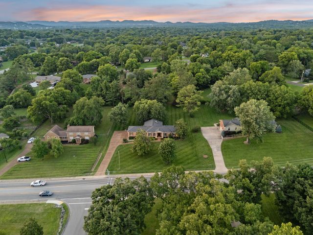 8136 Moores Ln, Brentwood, TN 37027
